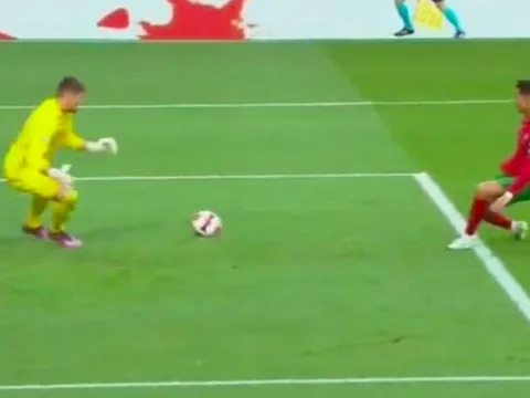 Messi ghi 5 bàn, Ronaldo lập cú đúp nhưng hỏng ăn ở khoảng cách 5m