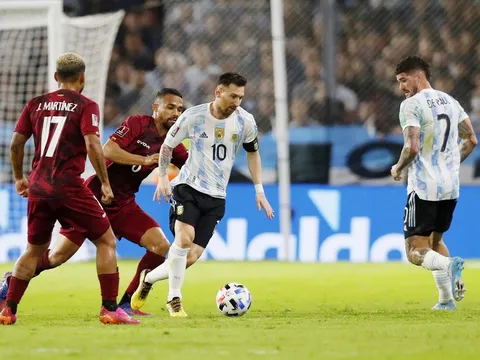 Messi giúp Argentina thắng Venezuela 3-0