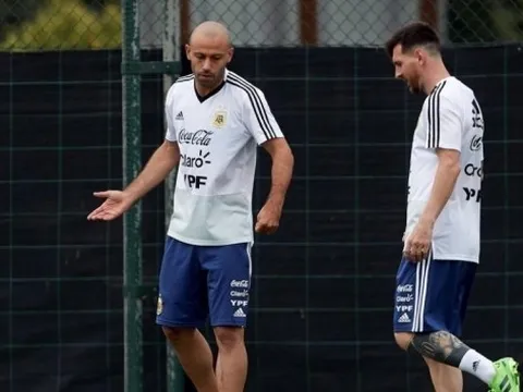 Messi: "Hai cầu thủ tôi yêu thích nhất đã rời bóng đá..."