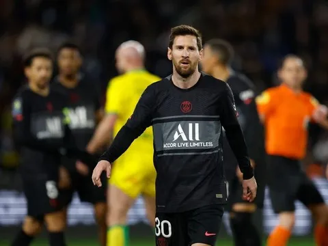"Messi là gánh nặng của PSG"