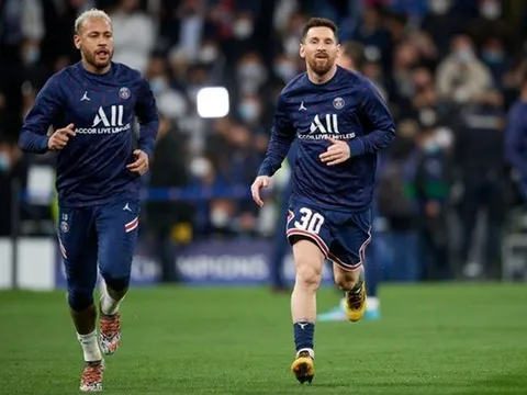 Messi - Neymar bị huýt sáo, Suarez và Fabregas ra mặt