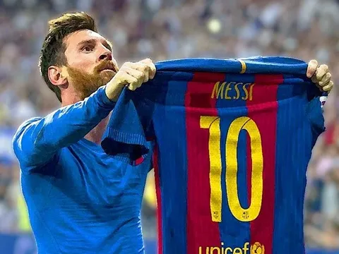 Messi ra đi, chiếc áo số 10 của Barca được trao cho ai?