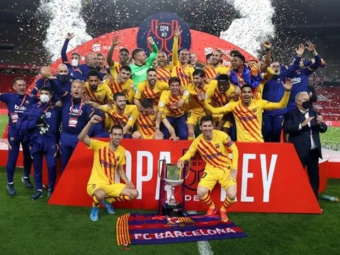 Messi cùng dàn sao Barca quẩy tưng bừng sau khi vô địch Copa del Rey