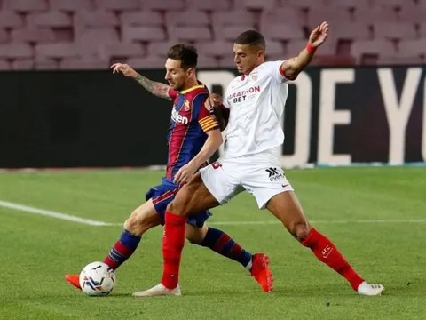 "Messi trông thật yếu kém..."