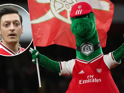 Sau Ozil, tới lượt Arsene Wenger đòi công bằng cho Gunnersaurus