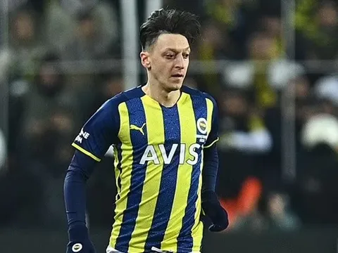 Mesut Ozil thành cầu thủ tự do