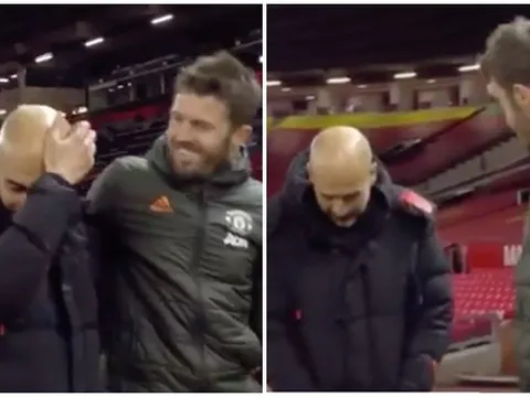 Vừa hết trận, Carrick làm điều khó hiểu với Guardiola