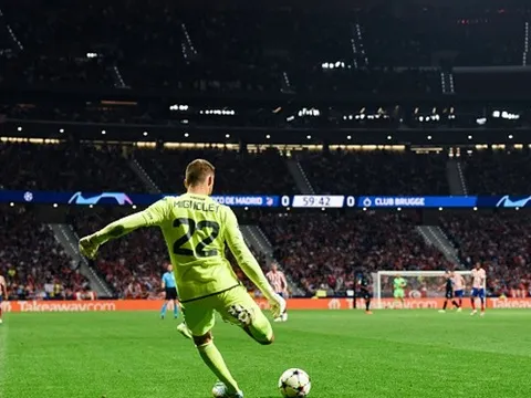 Klopp bị chỉ trích vì bỏ rơi người hùng Champions League