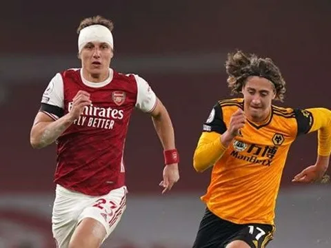 Mikel Arteta giải thích lý do thay David Luiz ngay đầu hiệp 2