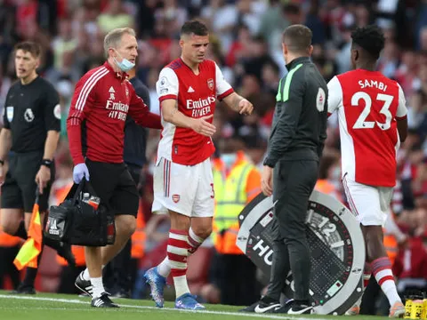 Mikel Arteta lo sót vó vì máy quét tuyến giữa Arsenal