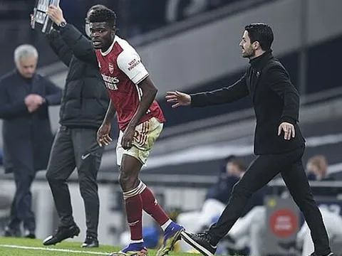 Mikel Arteta ngao ngán, nói về hành động đẩy Thomas Partey trở lại sân