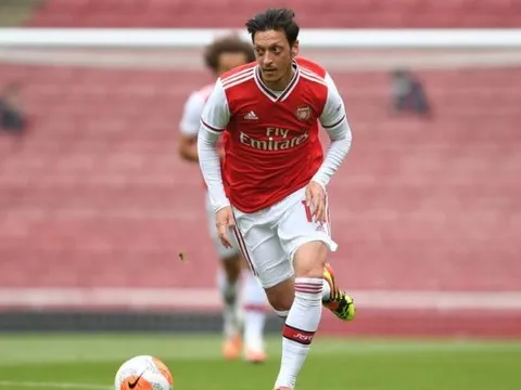 Nigel Winterburn: "Arsenal phải quên hẳn anh ấy"