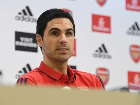 'Arteta phải vào phòng thay đồ, sau đó nói rằng đó là luật của cậu ấy'