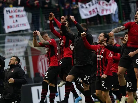 Leao đưa AC Milan lên đỉnh Serie A