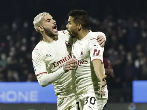 Milan bị đội bét bảng cầm hòa