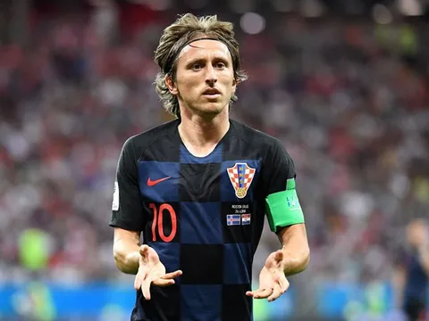 Modric lên tiếng cầu xin, "kẻ mâu thuẫn" với Zidane liệu có ở lại Real?