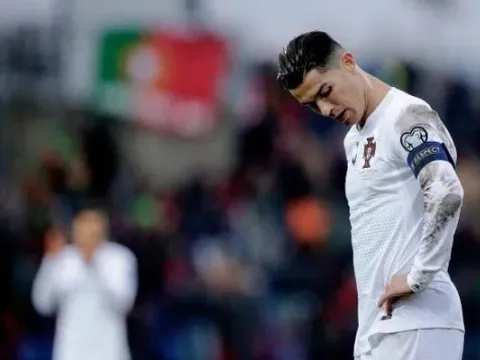 Mỗi khi Ronaldo dứt điểm, Messi lại được "triệu hồi"