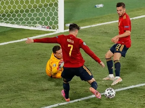 Morata đáp trả chỉ trích từ CĐV