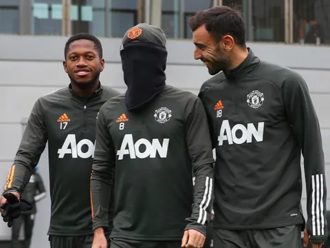 Một cái tên trở lại, nhân vật bí ẩn xuất hiện trên sân tập Man Utd