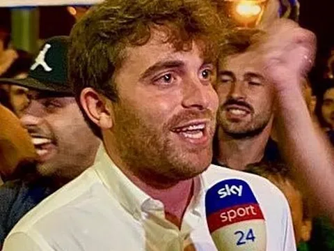 Một ngày làm việc của phóng viên thể thao chuyên tin chuyển nhượng