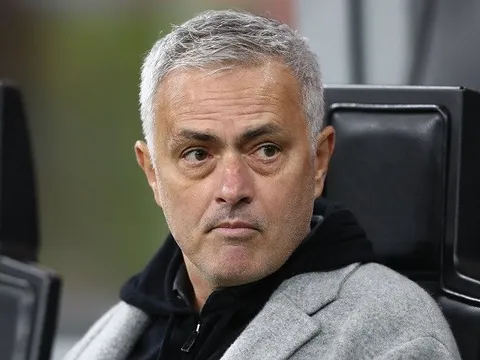 Mourinho: "Tôi rất tiếc khi biết tin về Nữ hoàng"