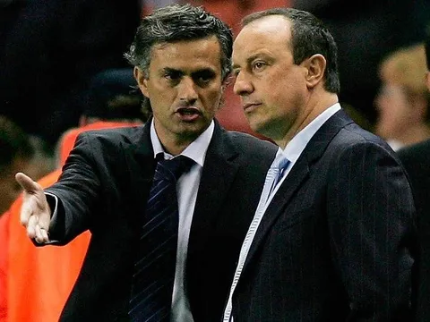 ''Người đặc biệt'' vừa trở lại, Benitez đã nhắc lại thù xưa