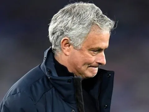 "Mourinho chẳng nói từ nào với tôi, thật khắc nghiệt"