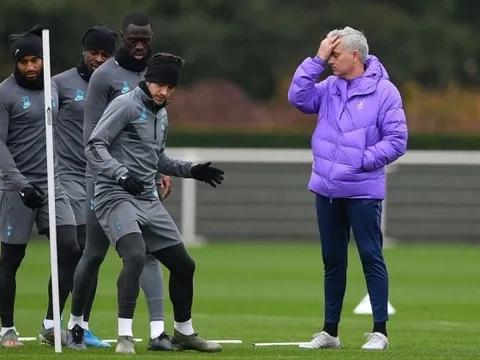 Mourinho lại đi vào vết xe đổ của bản thân?