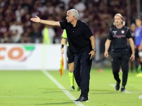 Mourinho lại thể hiện sự đặc biệt