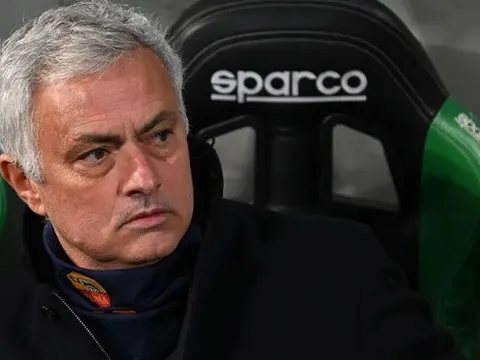 Mourinho: "Tôi giành 25 danh hiệu, ông ấy vô địch Serie B 2 lần"