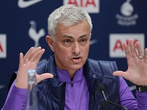 Mourinho: "Tôi phải cố giấu nước mắt vì cầu thủ Man Utd đó"