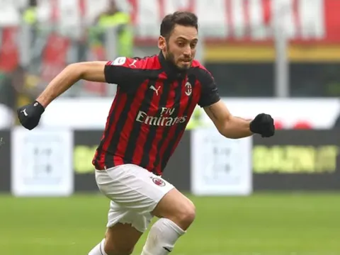 XONG! AC Milan có động thái chốt tương lai Hakan Calhanoglu