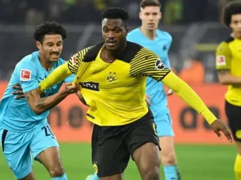 M.U để mắt đến trung vệ giá 0 đồng