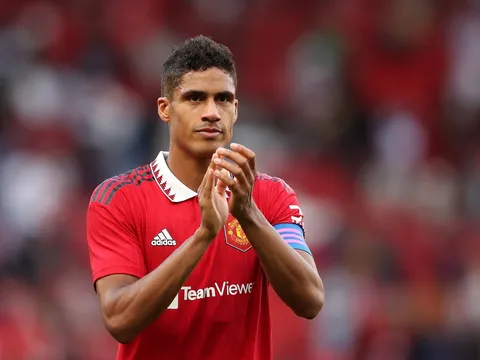 M.U dính 'cú lừa' với Varane