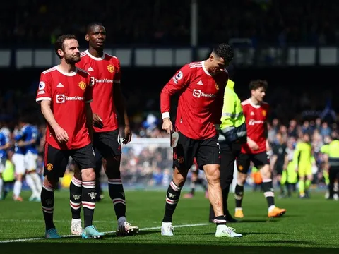 M.U giờ chỉ biết ngước nhìn Liverpool, Man City