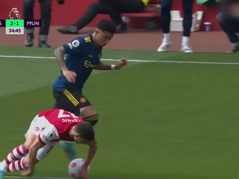 M.U mất trắng quả penalty trước Arsenal
