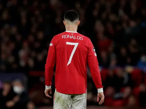 M.U nhận trái đắng, Ronaldo vẫn thiết lập kỷ lục khủng