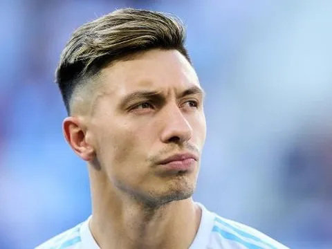 M.U tăng giá hỏi mua Lisandro Martinez