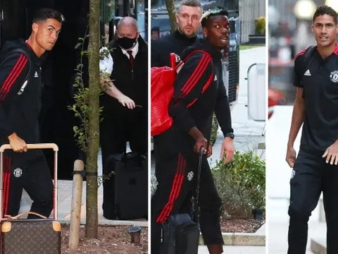 M.U tới khách sạn Lowry: Ronaldo có mặt, bất ngờ Cavani