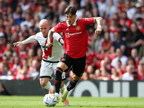 M.U trói chân sao trẻ khiến Ten Hag ấn tượng trước Vallecano