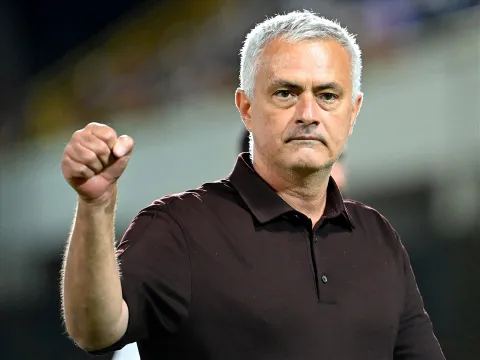 M.U vượt mặt Mourinho trong thương vụ máy quét Ligue 1