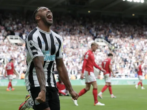 Mùa chuyển nhượng kỳ lạ của Newcastle