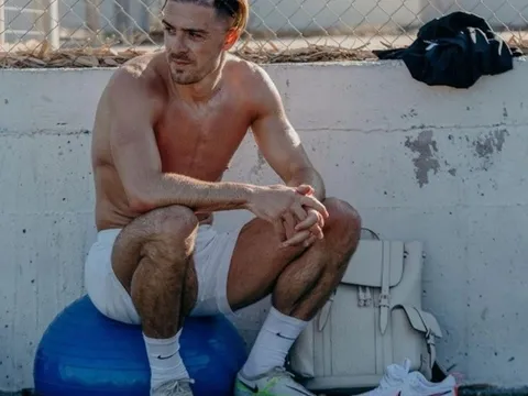 'Mùa hè địa ngục' của Jack Grealish