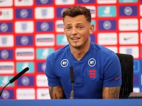 Mục tiêu chuyển nhượng của Man Utd thần tượng Rio Ferdinand