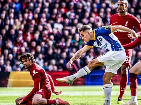 Mục tiêu của M.U, Arsenal biến hàng thủ Liverpool thành trò hề