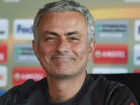 Mục tiêu tin đồn có động thái đáng ngờ, Mourinho sắp đón thêm tân binh?