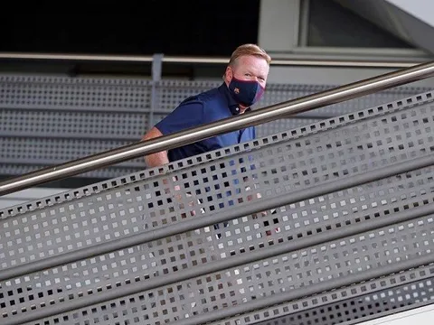 Mục tiêu trong mơ chốt tương lai, Koeman lo sốt vó