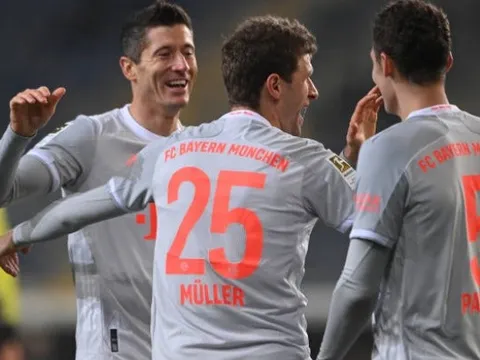 Muller - Lewandowski thay nhau bắn phá, Bayern đè bẹp đối thủ trên sân khách