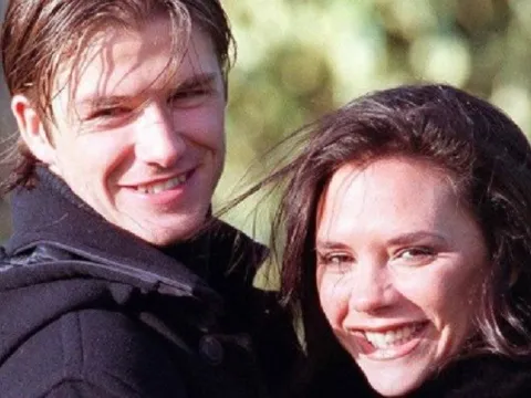 Mừng Lễ tình nhân, Beckham cùng lúc đăng ảnh 2 người phụ nữ