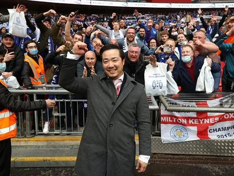 Mượn Chủ tịch Leicester, CĐV Man Utd "đá xoáy" nhà Glazers